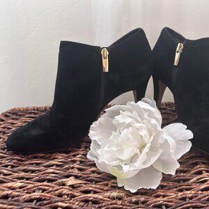 Black Vince Camuto Suede Ankle Bootie Size 8